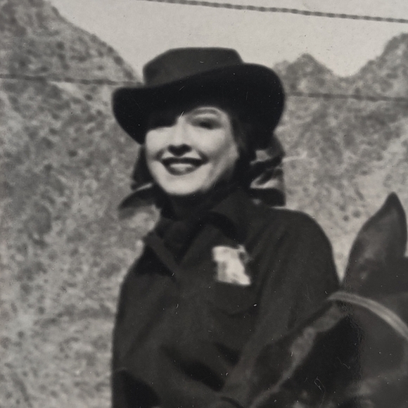 Vintage Riding Hat by Bergdorf Goodman 1940s - Picture 14 of 16